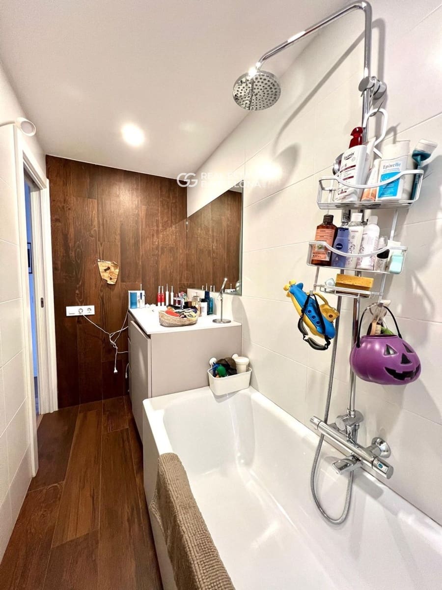 3 bedroom Flat for sale in Barcelona city - € 675,000 (Ref: 9482321)