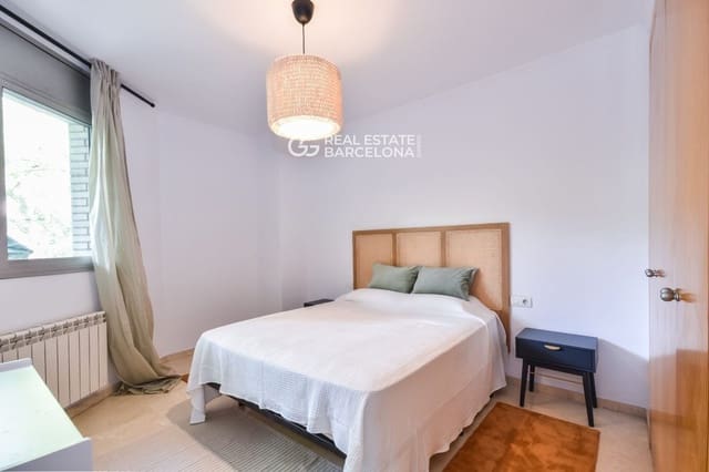 4 soveværelse Lejlighed til salg i Sant Martí, Barcelona by med garage - € 690.000 (Ref: 9482322)