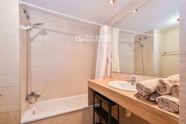 4 soveværelse Lejlighed til salg i Sant Martí, Barcelona by med garage - € 690.000 (Ref: 9482322)