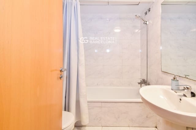 4 soveværelse Lejlighed til salg i Sant Martí, Barcelona by med garage - € 690.000 (Ref: 9482322)