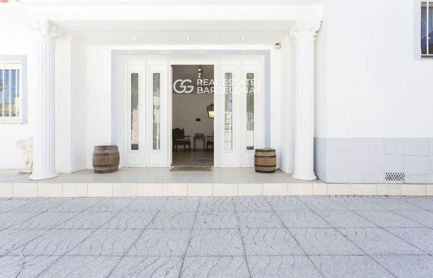 5 bedroom Villa for sale in Empuriabrava with pool garage - € 1,200,000 (Ref: 9482332)