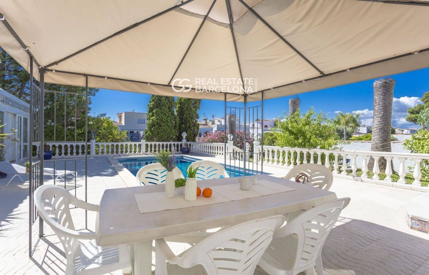 5 bedroom Villa for sale in Empuriabrava with pool garage - € 1,200,000 (Ref: 9482332)