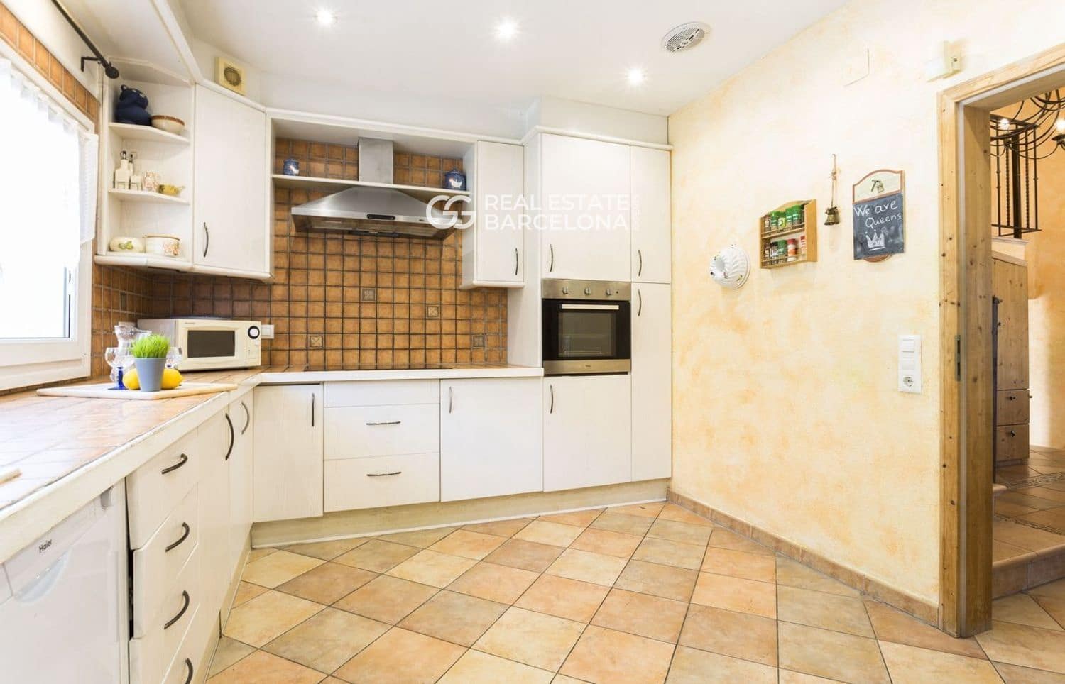 5 bedroom Villa for sale in Empuriabrava with pool garage - € 1,200,000 (Ref: 9482332)