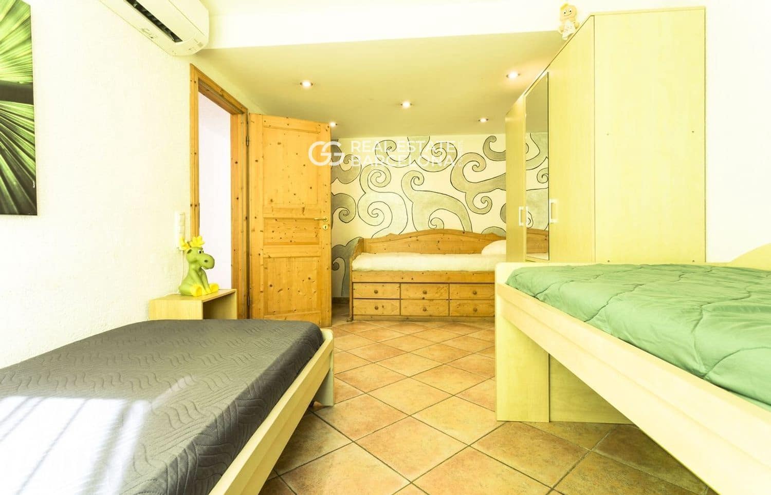 5 bedroom Villa for sale in Empuriabrava with pool garage - € 1,200,000 (Ref: 9482332)