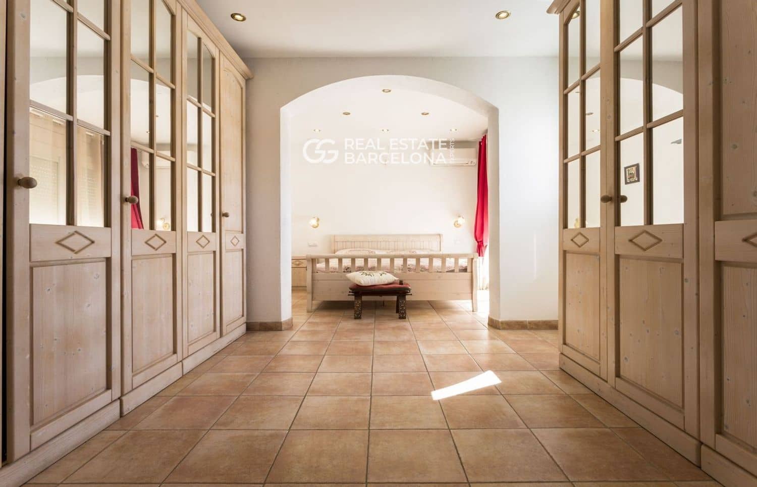 5 bedroom Villa for sale in Empuriabrava with pool garage - € 1,200,000 (Ref: 9482332)