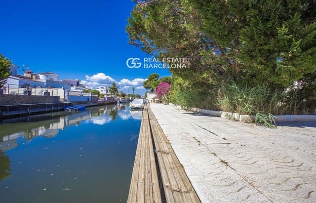 5 soverom Villa til salgs i Empuriabrava, Castelló d'Empúries med svømmebasseng garasje - € 1 200 000 (Ref: 9482332)