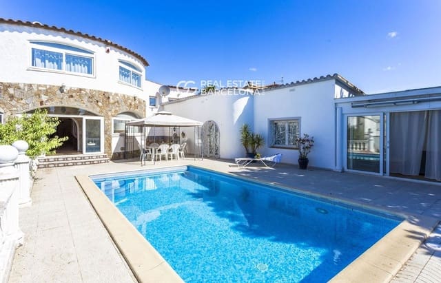 5 soverom Villa til salgs i Empuriabrava, Castelló d'Empúries med svømmebasseng garasje - € 1 200 000 (Ref: 9482332)