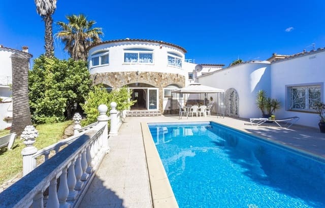 5 soverom Villa til salgs i Empuriabrava, Castelló d'Empúries med svømmebasseng garasje - € 1 200 000 (Ref: 9482332)