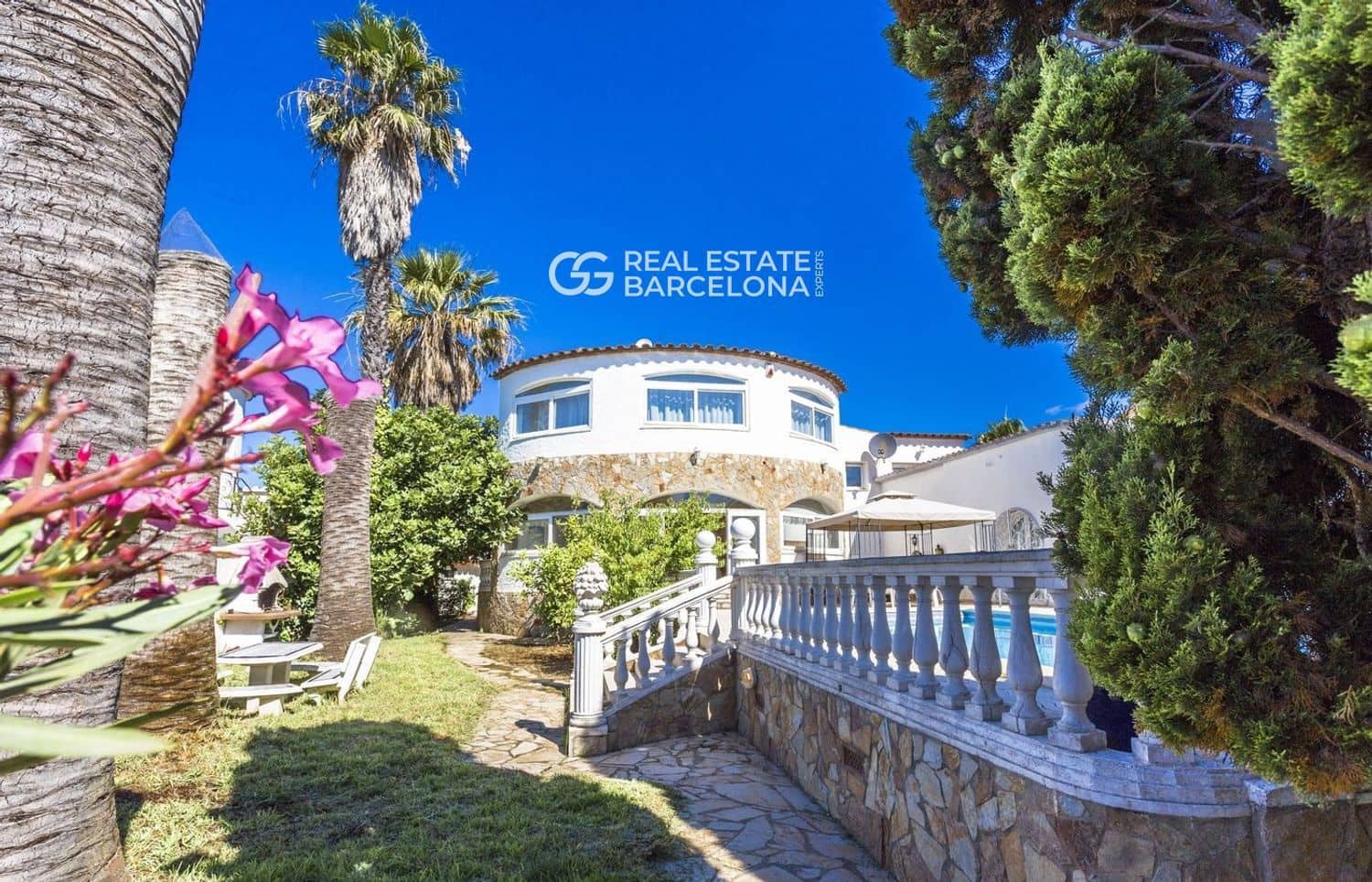 5 bedroom Villa for sale in Empuriabrava with pool garage - € 1,200,000 (Ref: 9482332)