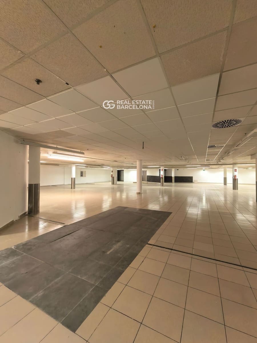 Kaupallinen myytävänä paikassa Terrassa - 2 200 000 € (Ref: 9482337)