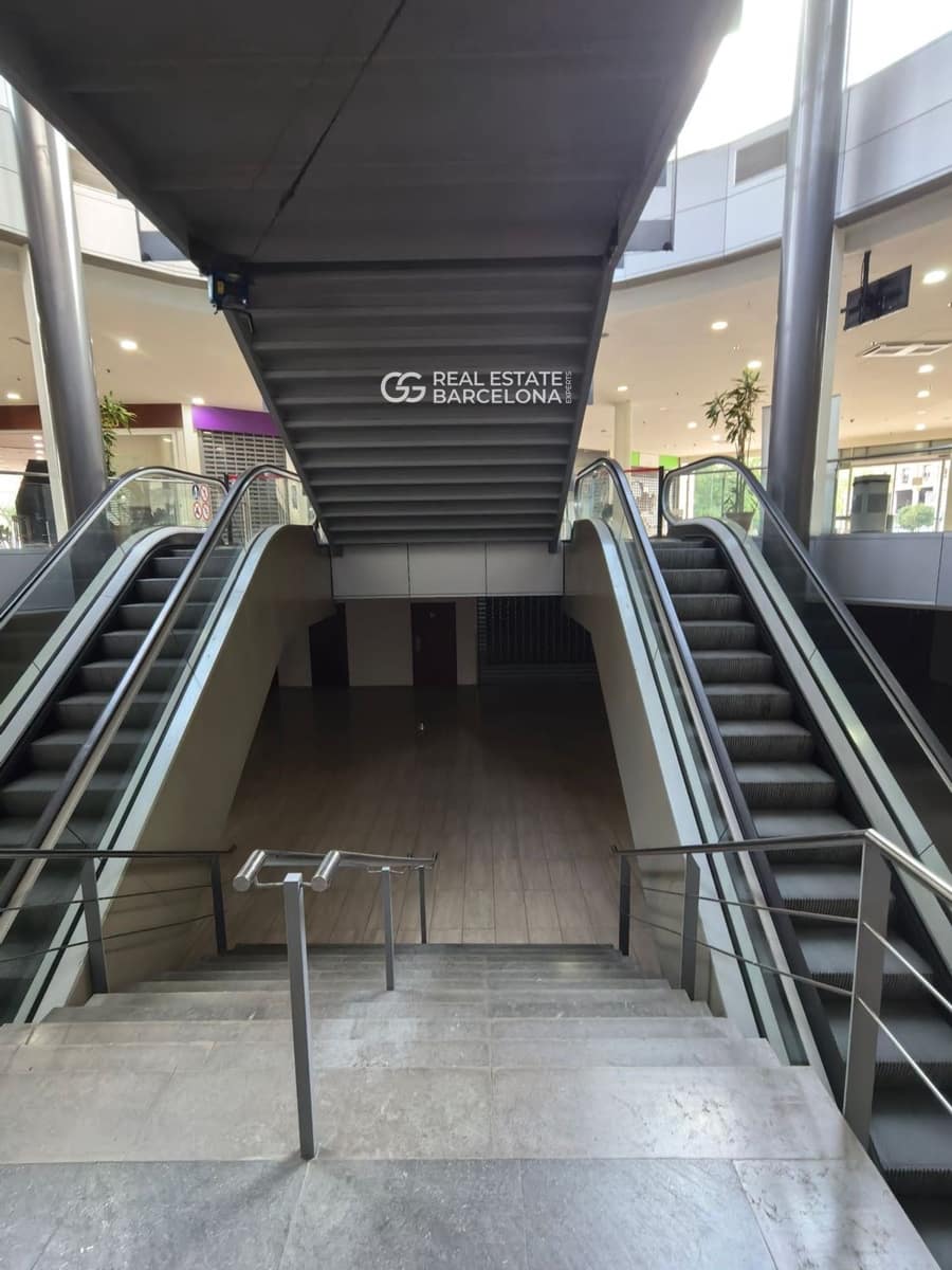 Kaupallinen myytävänä paikassa Terrassa - 2 200 000 € (Ref: 9482337)