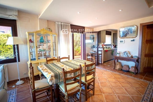 3 makuuhuone Omakotitalo myytävänä paikassa Begur mukana uima-altaan 
autotalli - 830 000 € (Ref: 9482338)