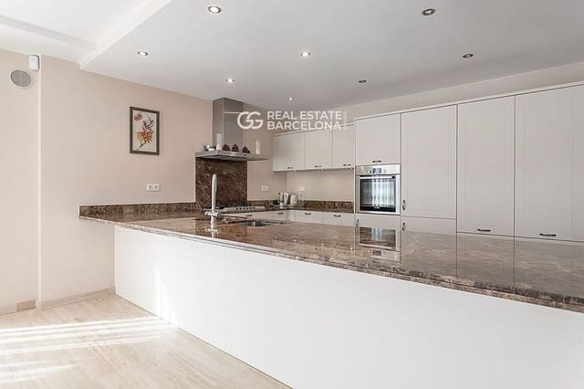 6 soverom Villa til salgs i Lloret de Mar med svømmebasseng garasje - € 2 300 000 (Ref: 9482339)