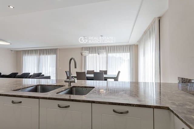 6 soverom Villa til salgs i Lloret de Mar med svømmebasseng garasje - € 2 300 000 (Ref: 9482339)