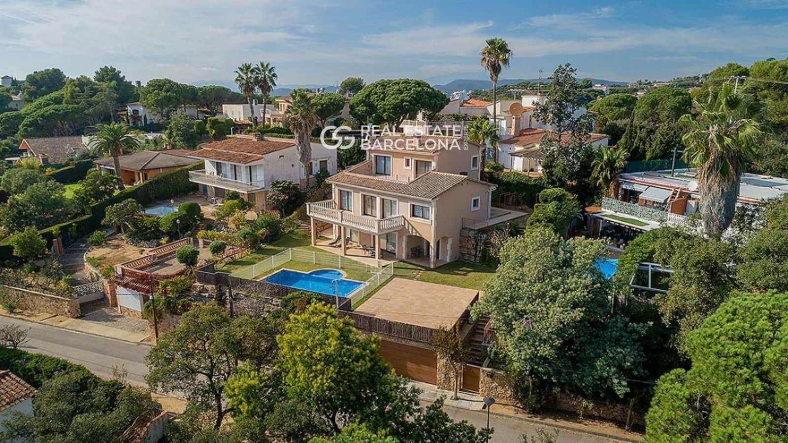 6 bedroom Villa for sale in Lloret de Mar with pool garage - € 2,300,000 (Ref: 9482339)