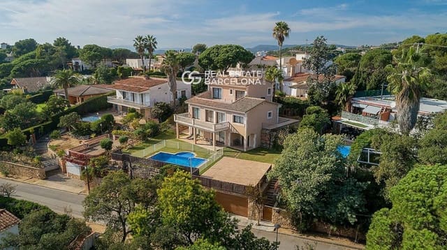 6 soverom Villa til salgs i Lloret de Mar med svømmebasseng garasje - € 2 300 000 (Ref: 9482339)