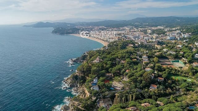 6 soverom Villa til salgs i Lloret de Mar med svømmebasseng garasje - € 2 300 000 (Ref: 9482339)