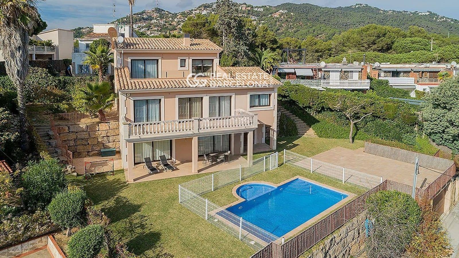 6 bedroom Villa for sale in Lloret de Mar with pool garage - € 2,300,000 (Ref: 9482339)