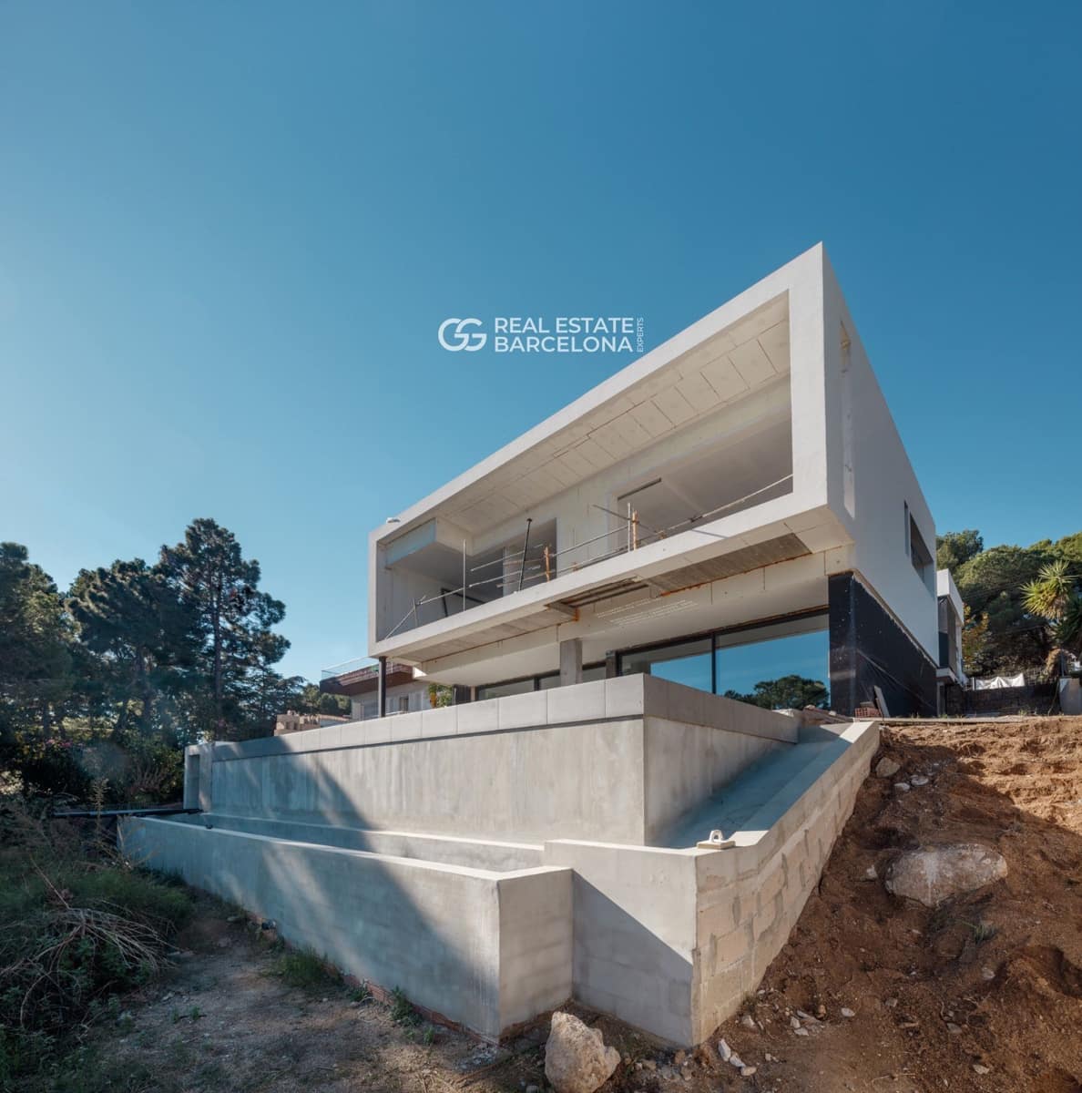 Villa for sale in Premia de Dalt with pool - € 2,200,000 (Ref: 9482343)