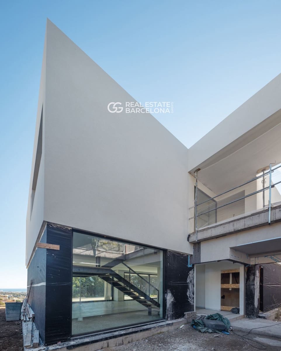 Villa for sale in Premia de Dalt with pool - € 2,200,000 (Ref: 9482343)