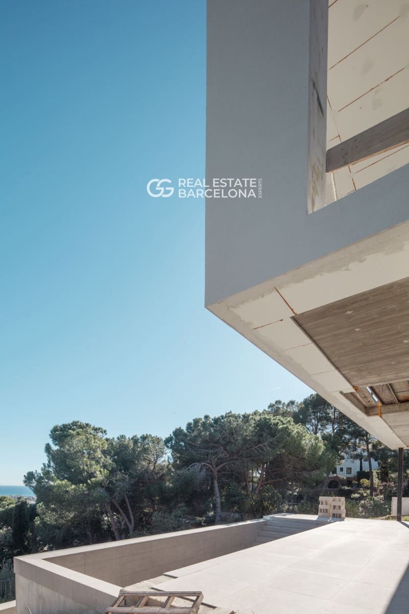 Villa for sale in Premia de Dalt with pool - € 2,200,000 (Ref: 9482343)