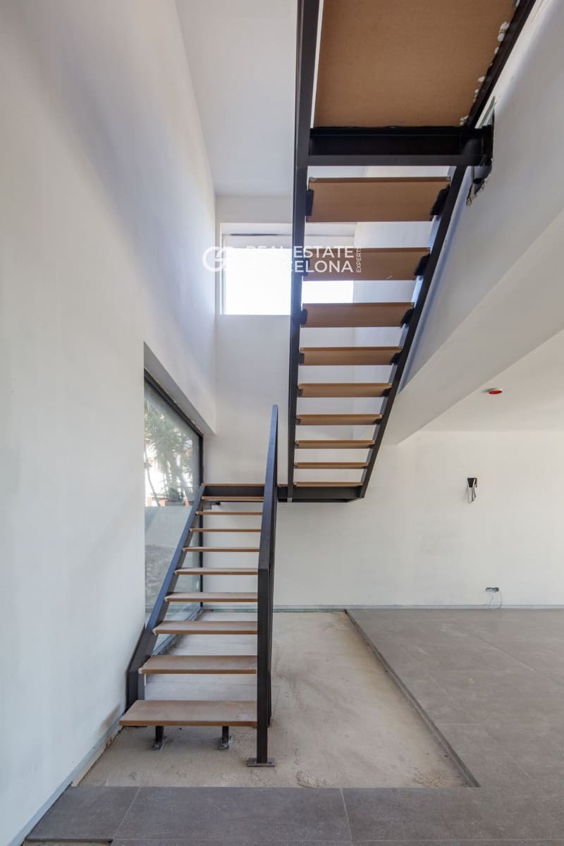 Villa for sale in Premia de Dalt with pool - € 2,200,000 (Ref: 9482343)