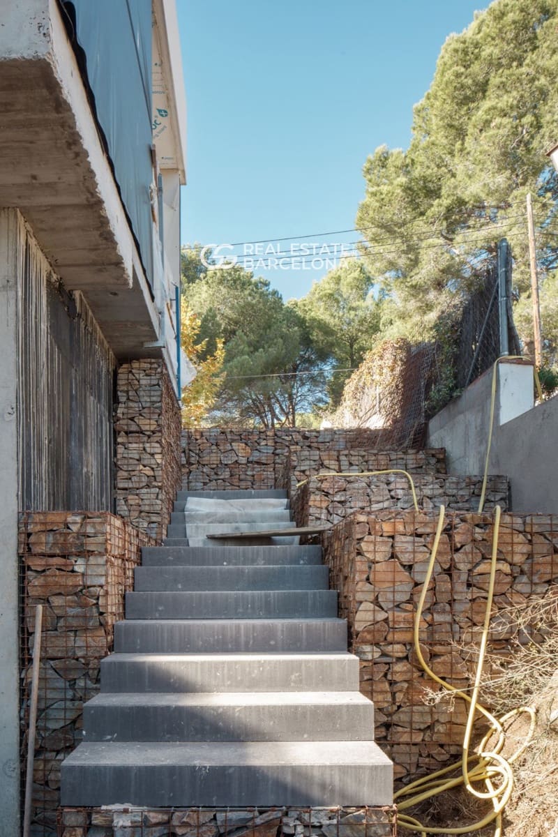 Villa for sale in Premia de Dalt with pool - € 2,200,000 (Ref: 9482343)