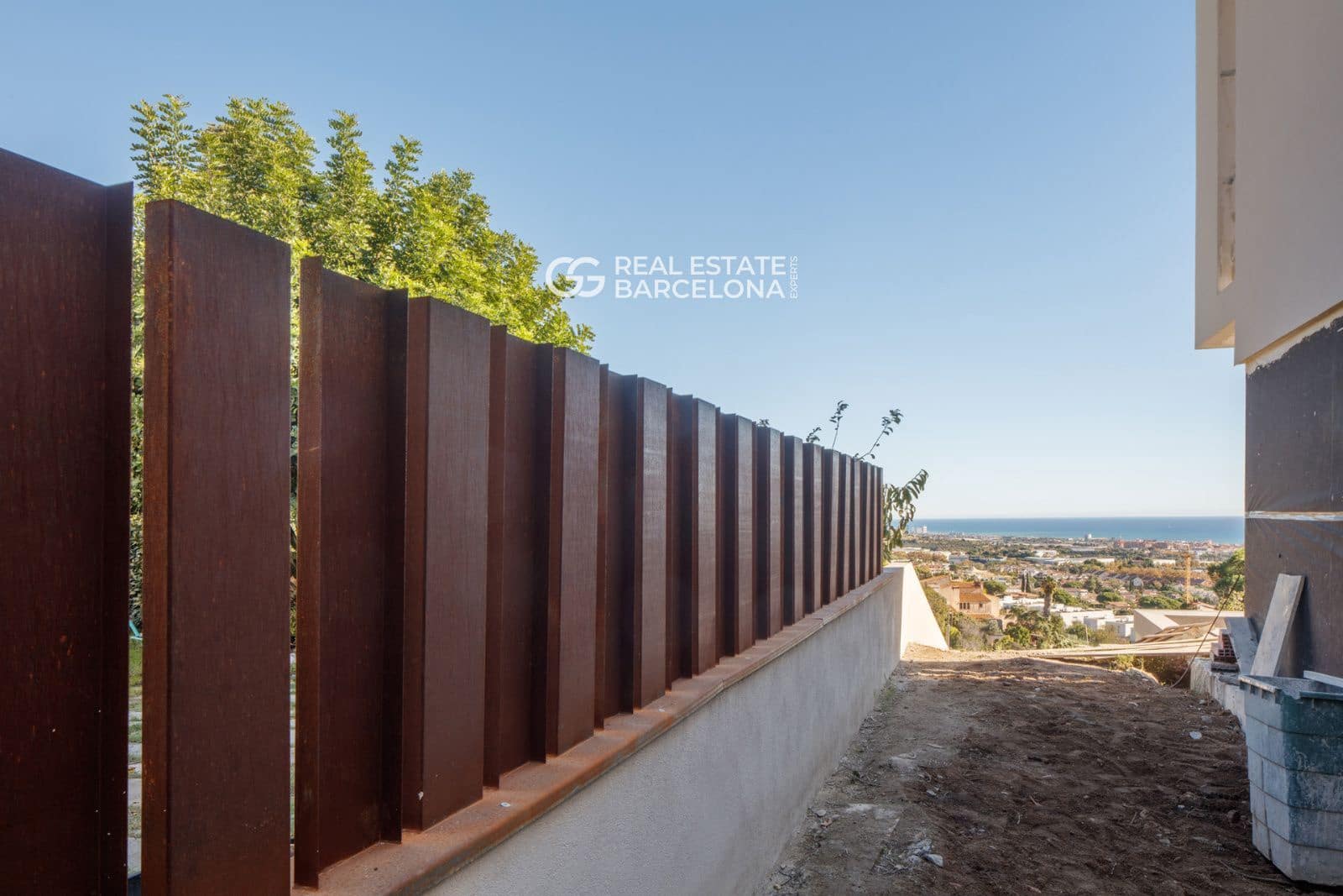 Villa for sale in Premia de Dalt with pool - € 2,200,000 (Ref: 9482343)