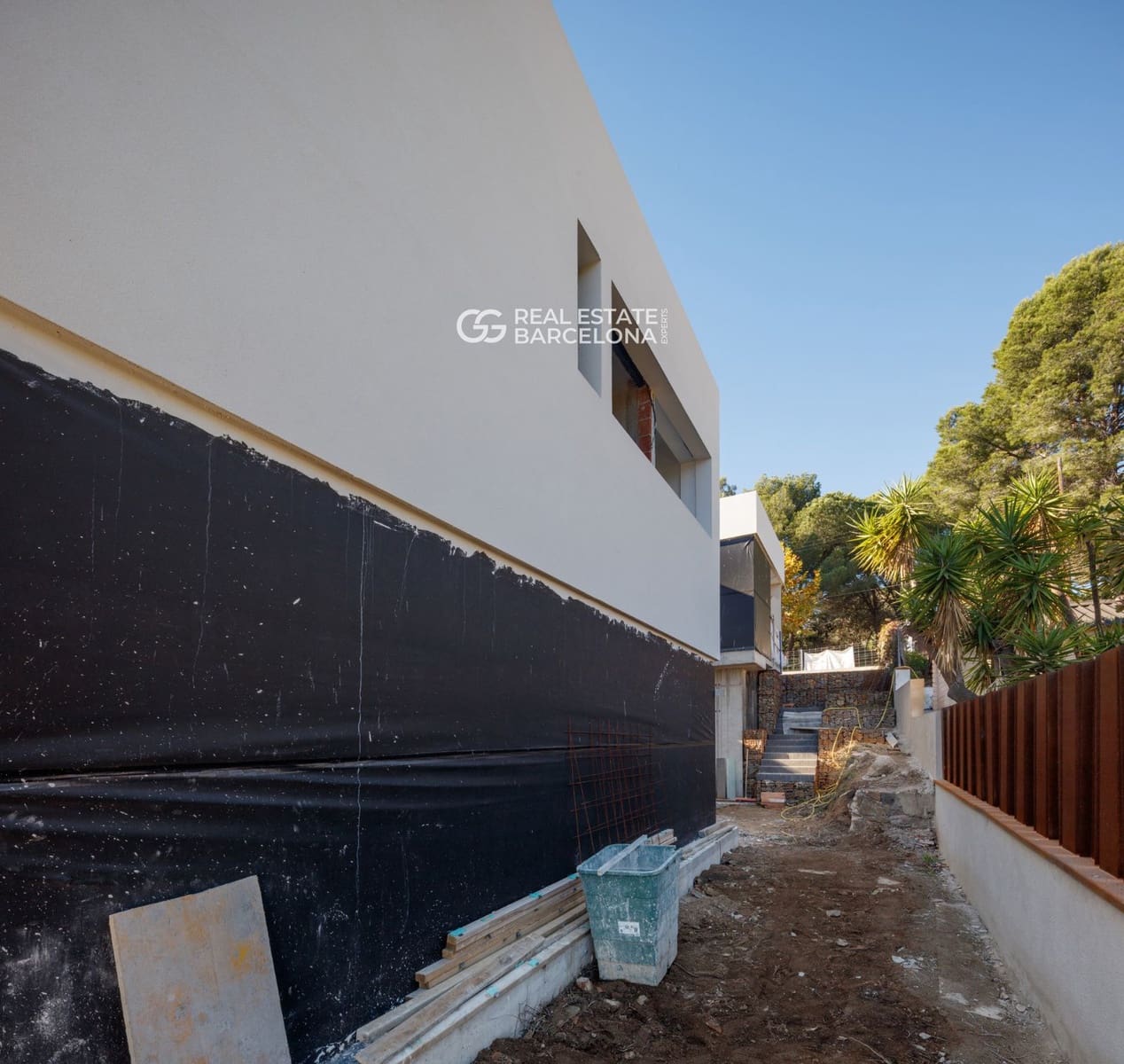 Villa for sale in Premia de Dalt with pool - € 2,200,000 (Ref: 9482343)