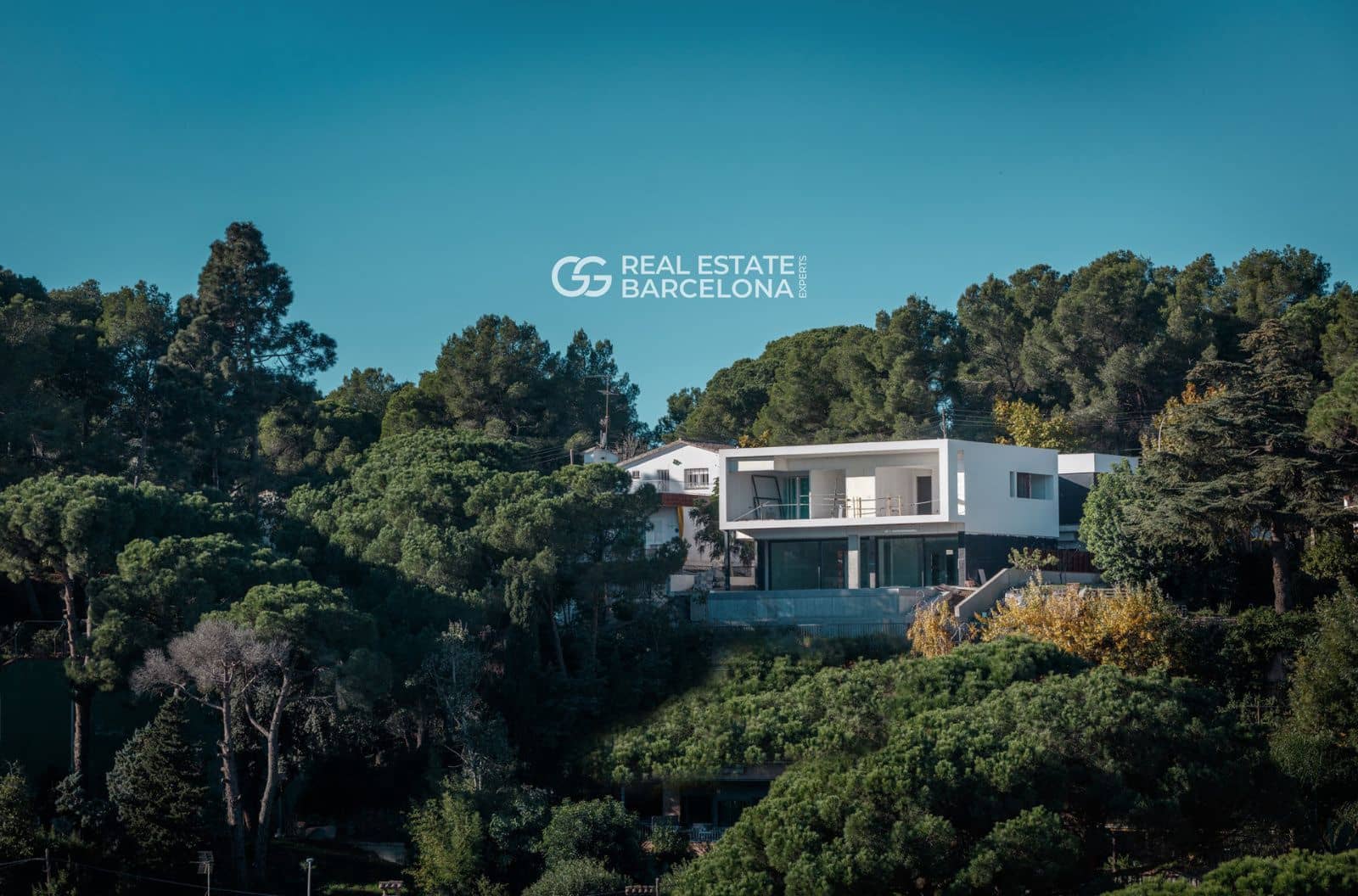 Villa for sale in Premia de Dalt with pool - € 2,200,000 (Ref: 9482343)