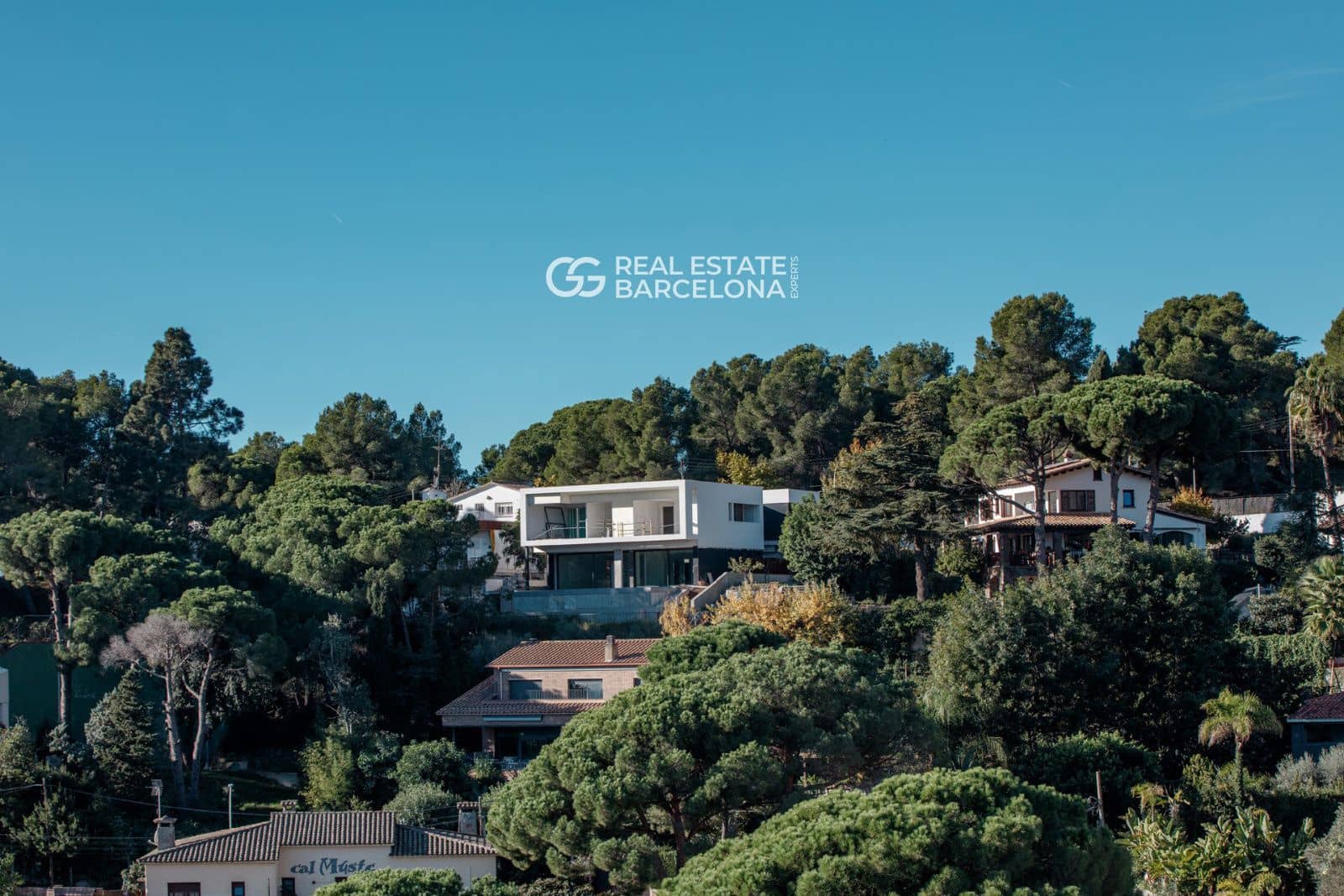 Villa for sale in Premia de Dalt with pool - € 2,200,000 (Ref: 9482343)