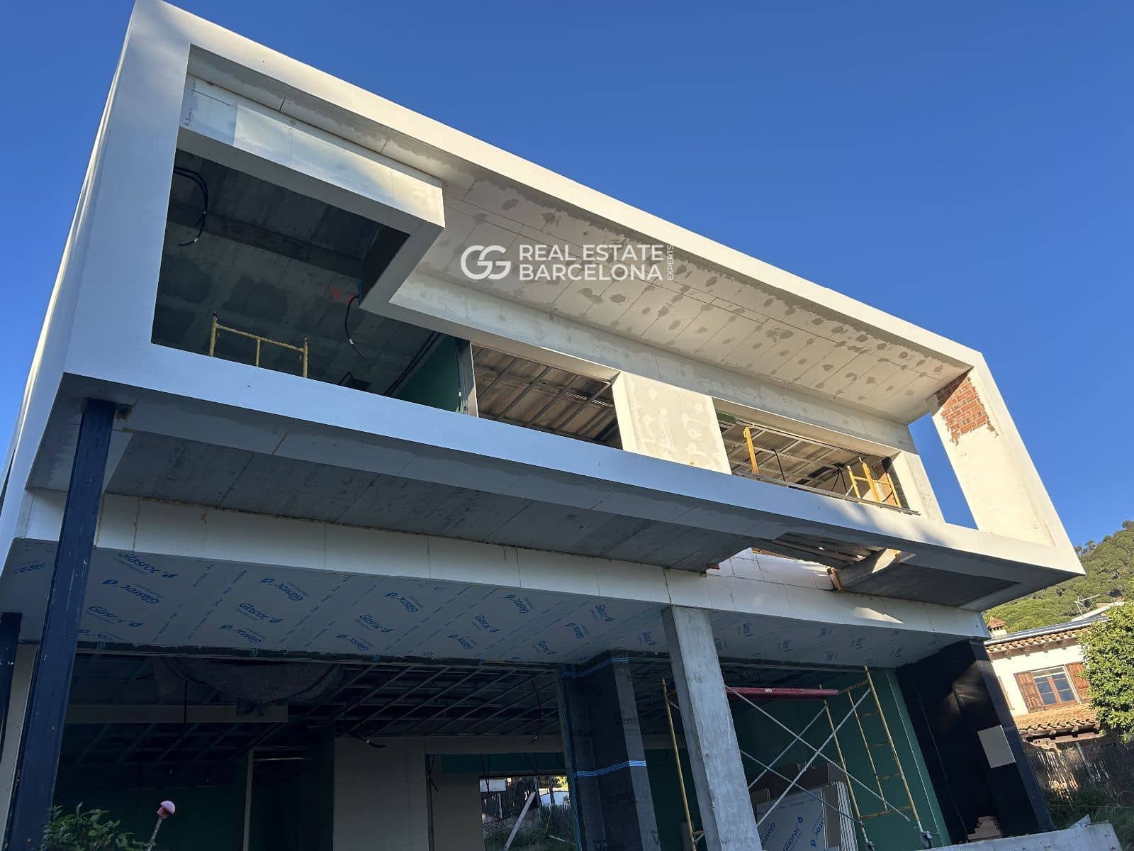 Villa for sale in Premia de Dalt with pool - € 2,200,000 (Ref: 9482343)