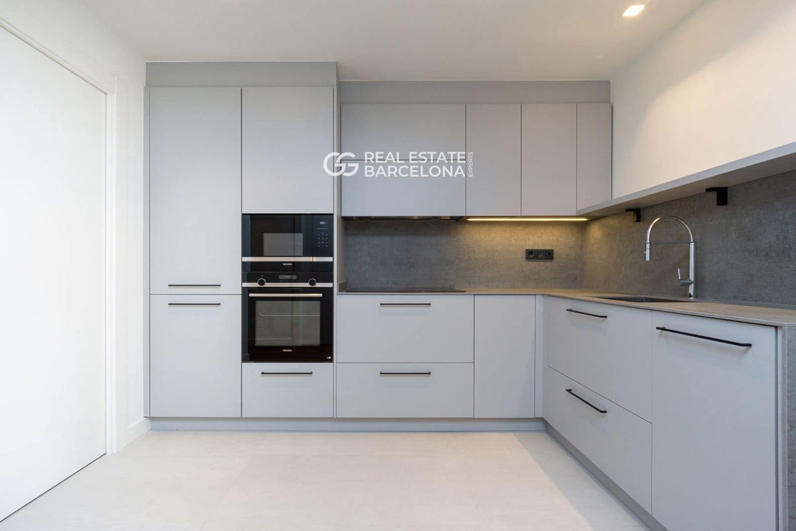 2 slaapkamer Flat te koop in Barcelona stad - € 625.000 (Ref: 9482350)