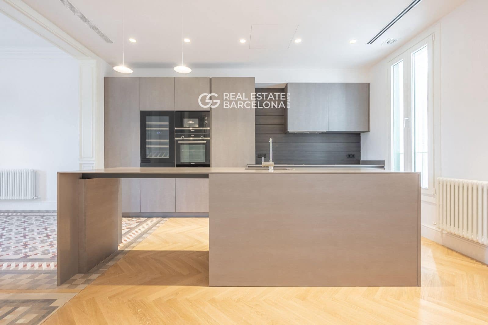 2 bedroom Flat for sale in Barcelona city - € 925,000 (Ref: 9482351)