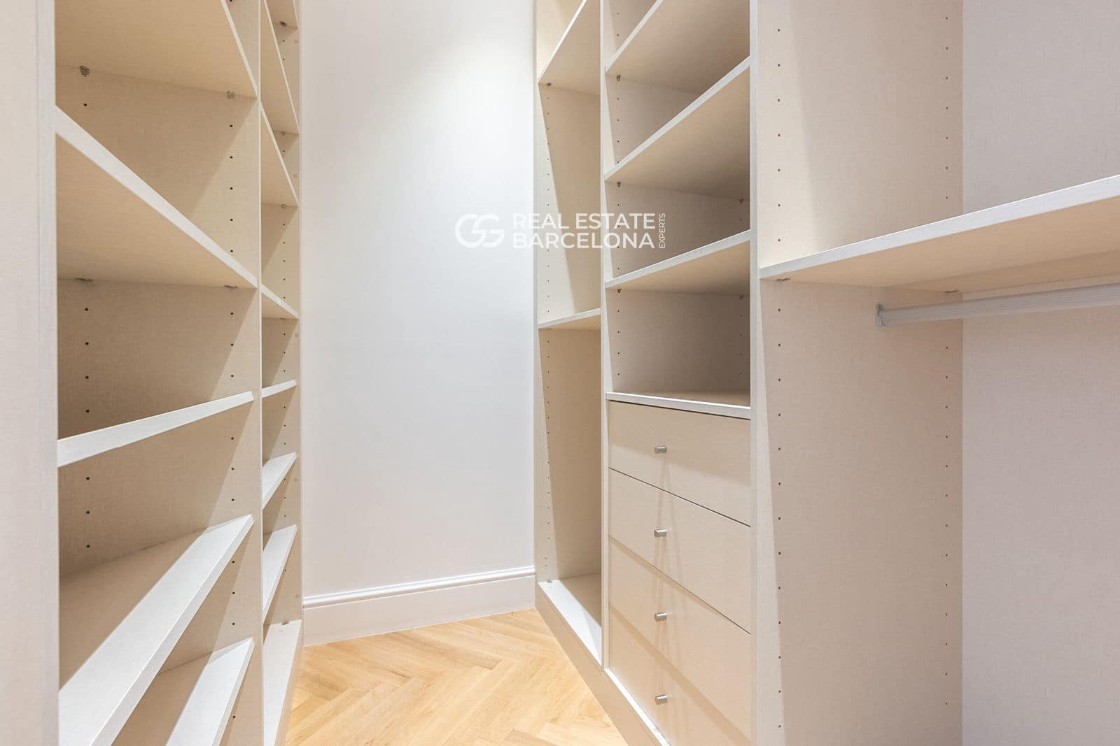 2 bedroom Flat for sale in Barcelona city - € 925,000 (Ref: 9482351)