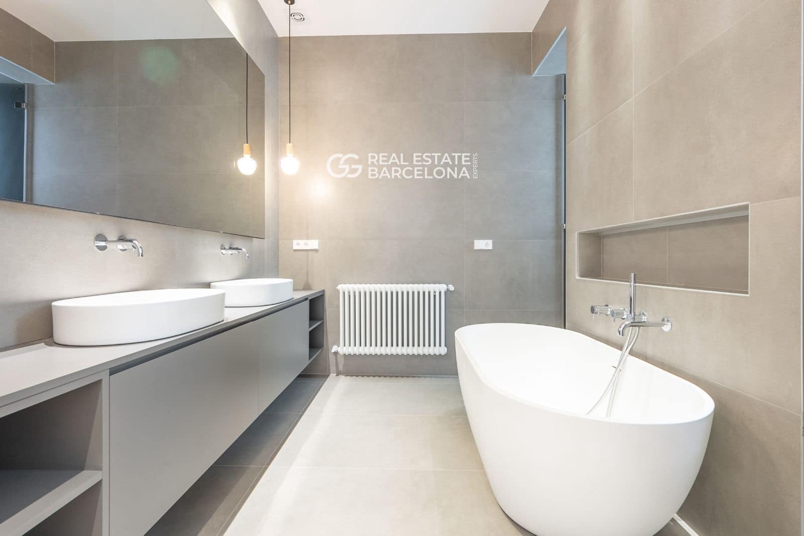 2 bedroom Flat for sale in Barcelona city - € 925,000 (Ref: 9482351)