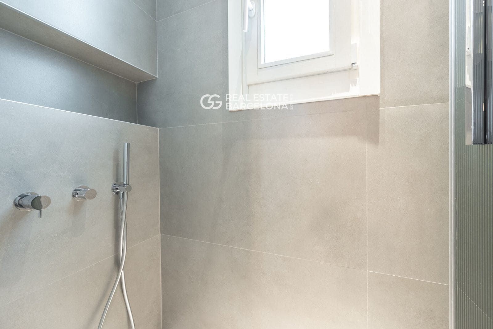 2 bedroom Flat for sale in Barcelona city - € 925,000 (Ref: 9482351)