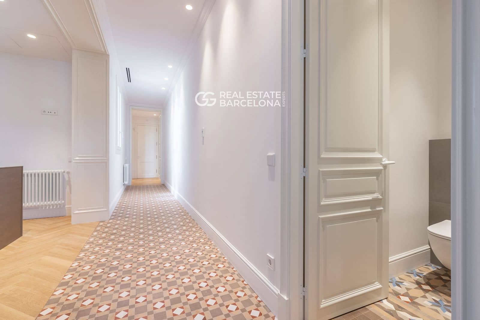 2 bedroom Flat for sale in Barcelona city - € 925,000 (Ref: 9482351)