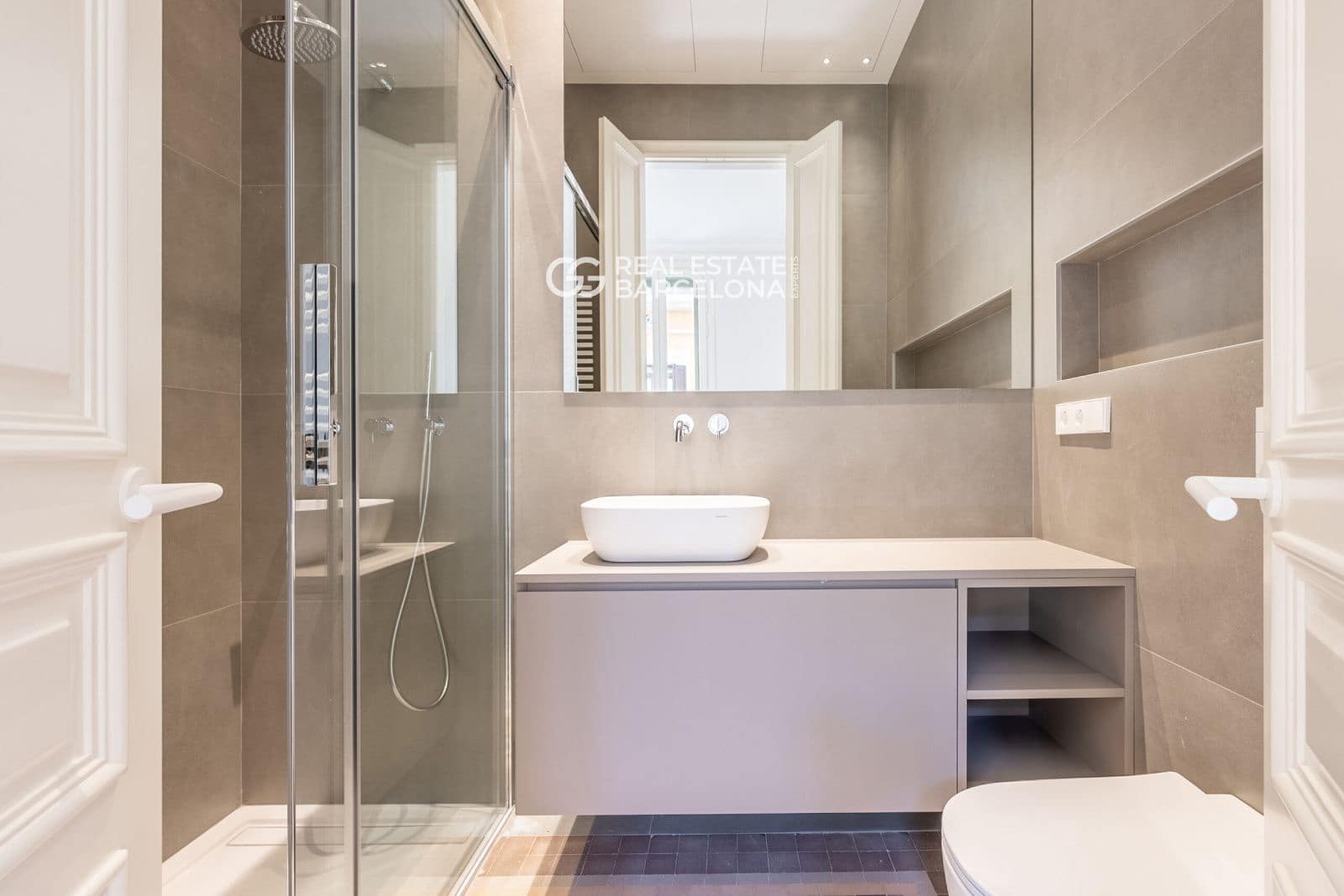 2 bedroom Flat for sale in Barcelona city - € 925,000 (Ref: 9482351)