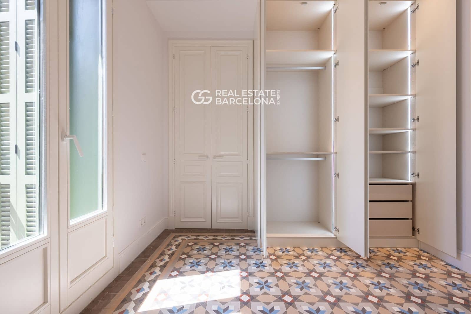 2 bedroom Flat for sale in Barcelona city - € 925,000 (Ref: 9482351)