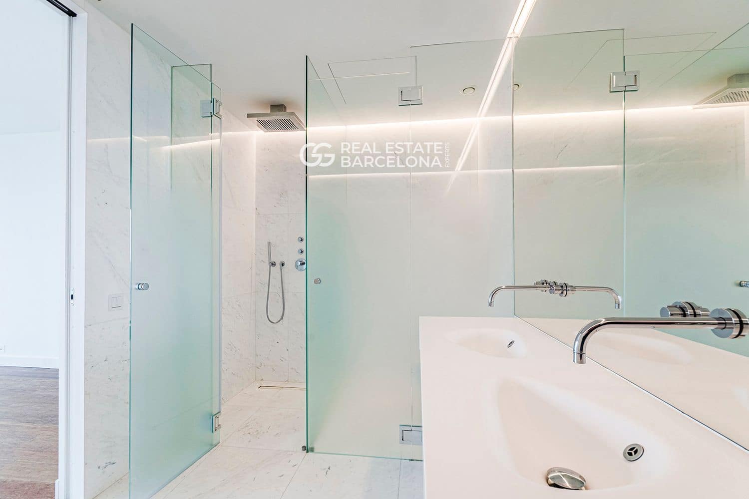 3 bedroom Flat for sale in Barcelona city with pool garage - € 7,600,000 (Ref: 9482352)