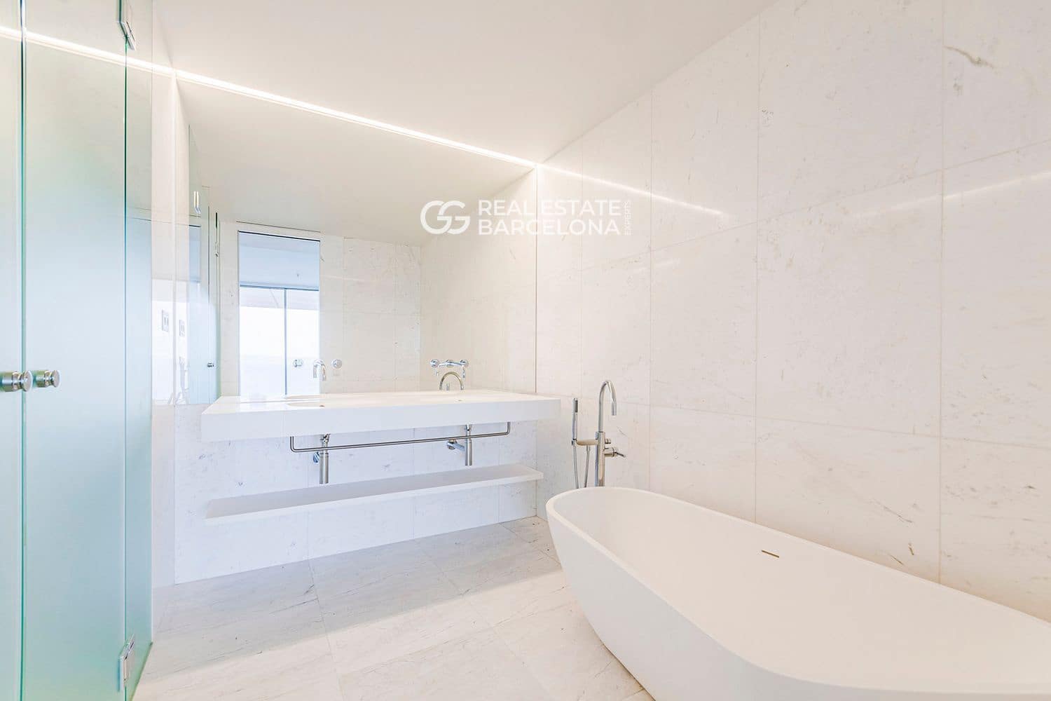 3 bedroom Flat for sale in Barcelona city with pool garage - € 7,600,000 (Ref: 9482352)