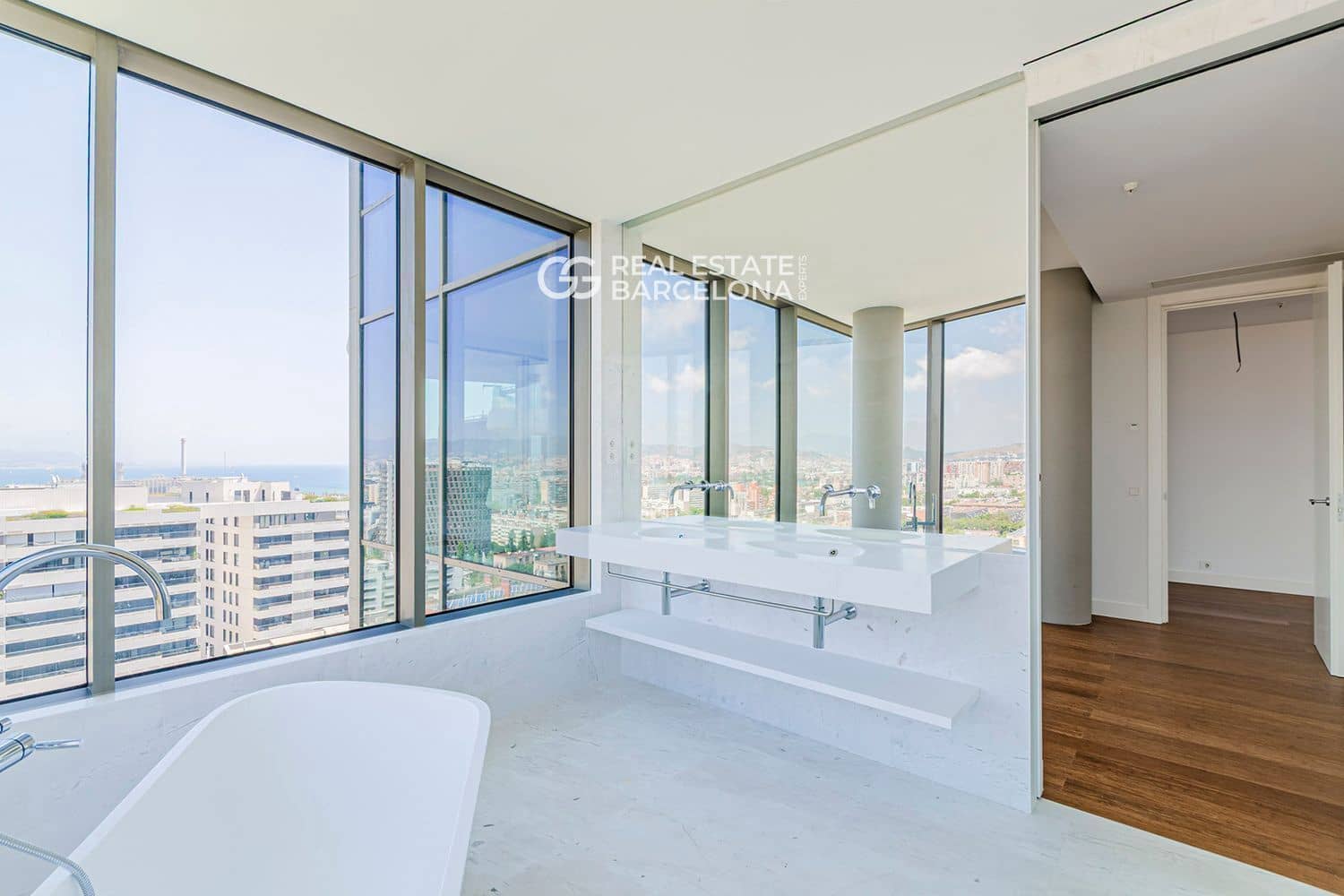 3 bedroom Flat for sale in Barcelona city with pool garage - € 3,950,000 (Ref: 9482355)
