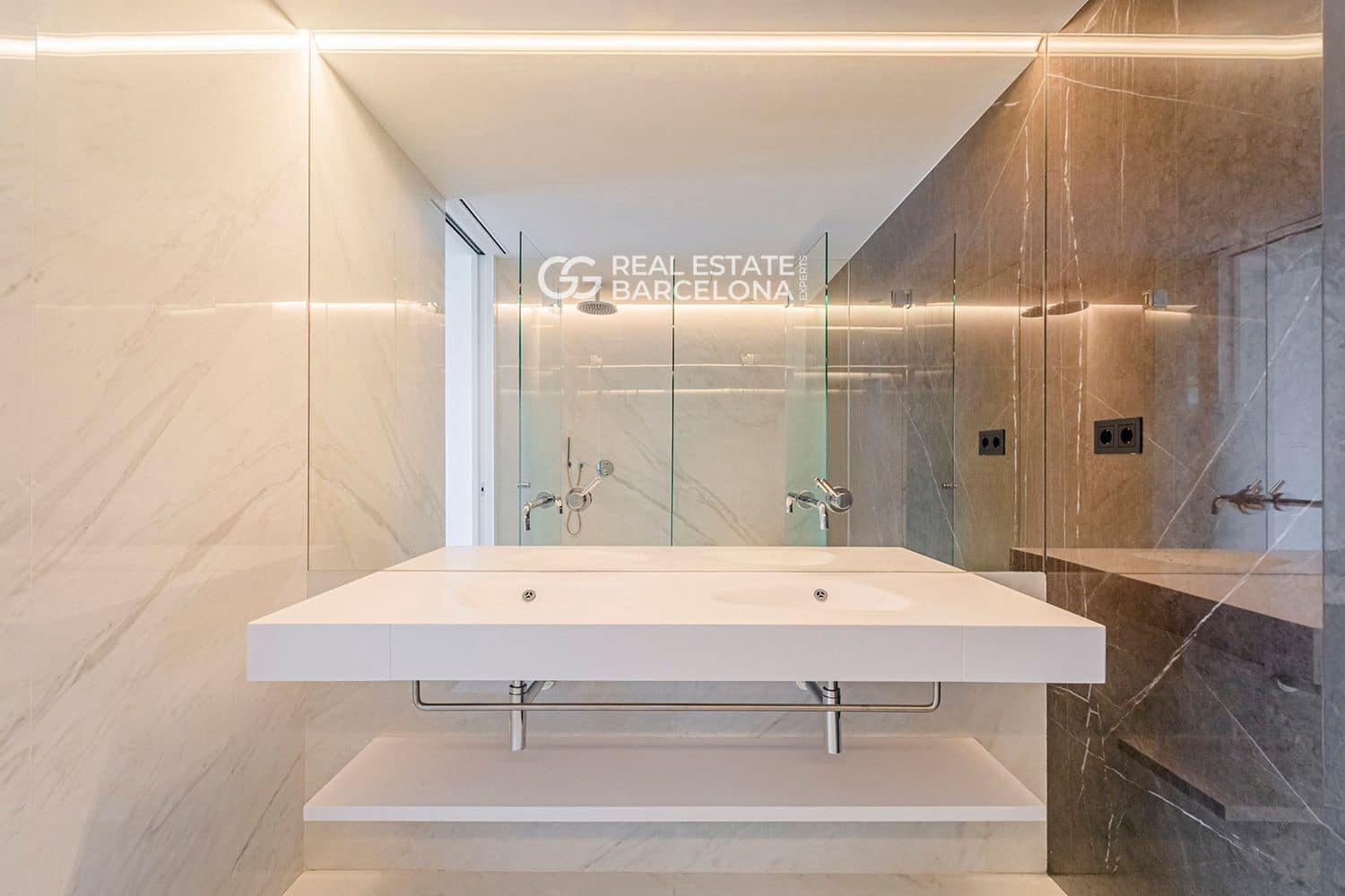 3 bedroom Flat for sale in Barcelona city with pool garage - € 3,950,000 (Ref: 9482355)