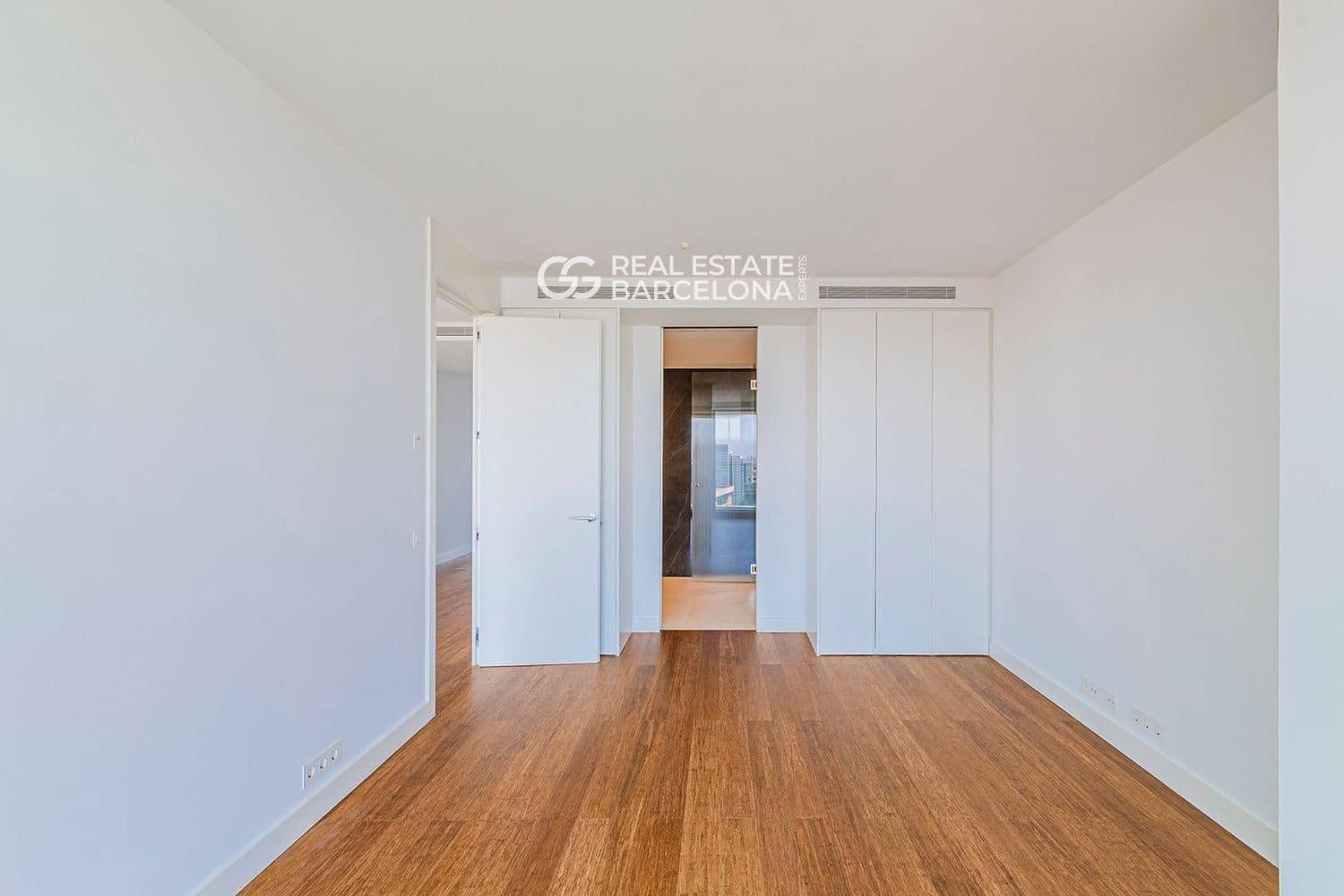 3 bedroom Flat for sale in Barcelona city with pool garage - € 3,950,000 (Ref: 9482355)