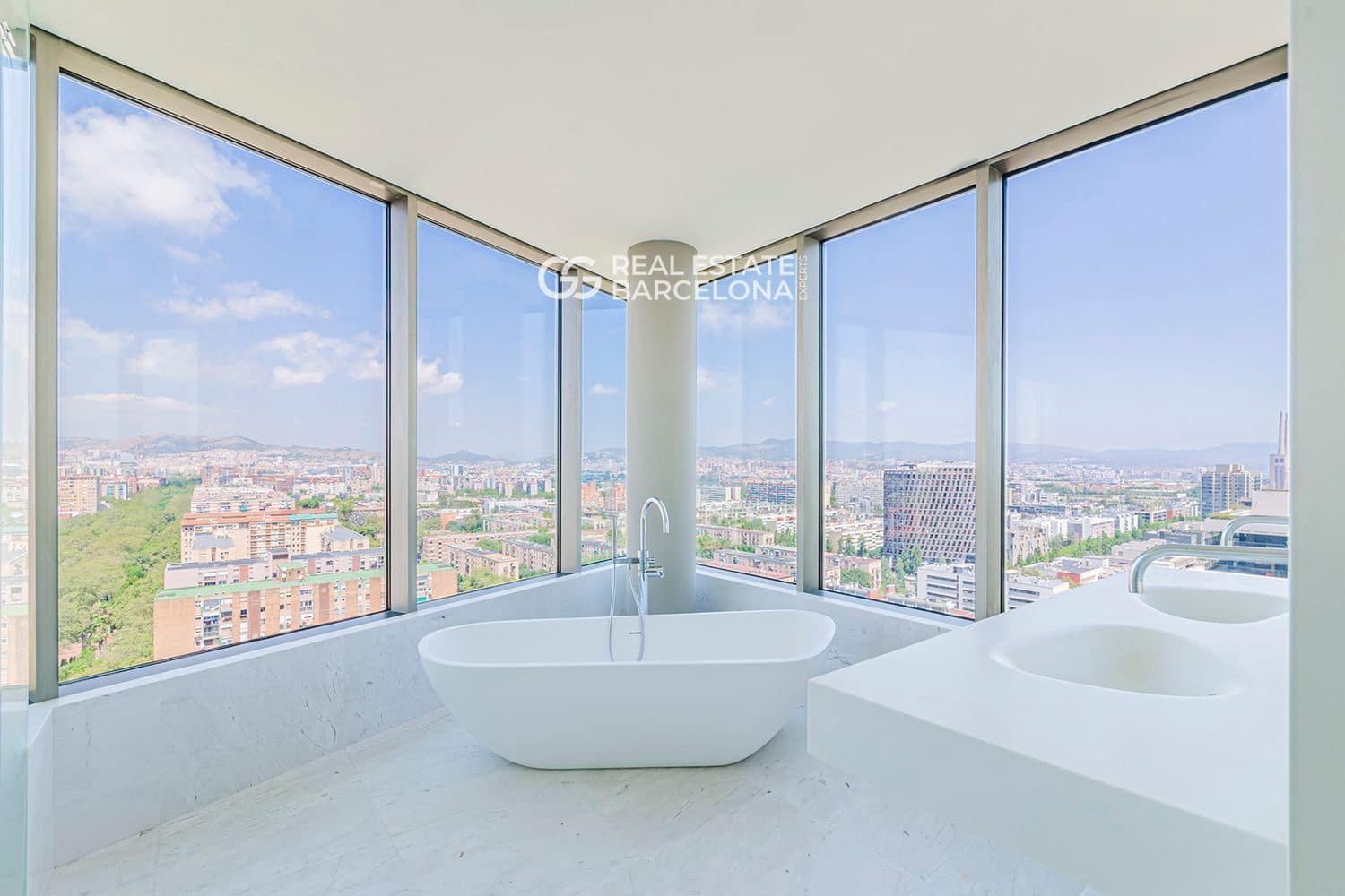 3 bedroom Flat for sale in Barcelona city with pool garage - € 3,950,000 (Ref: 9482355)