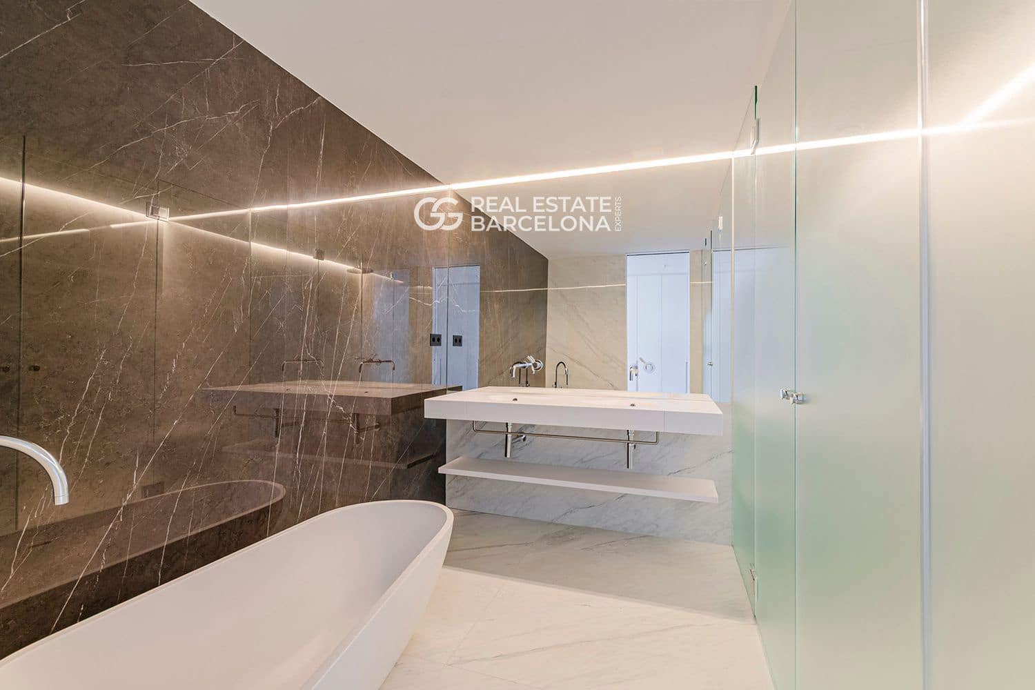 3 bedroom Flat for sale in Barcelona city with pool garage - € 3,950,000 (Ref: 9482355)