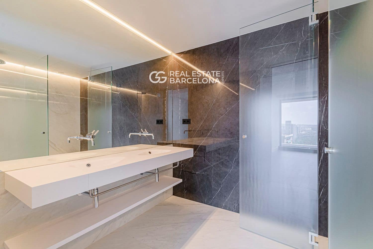 3 bedroom Flat for sale in Barcelona city with pool garage - € 3,950,000 (Ref: 9482355)