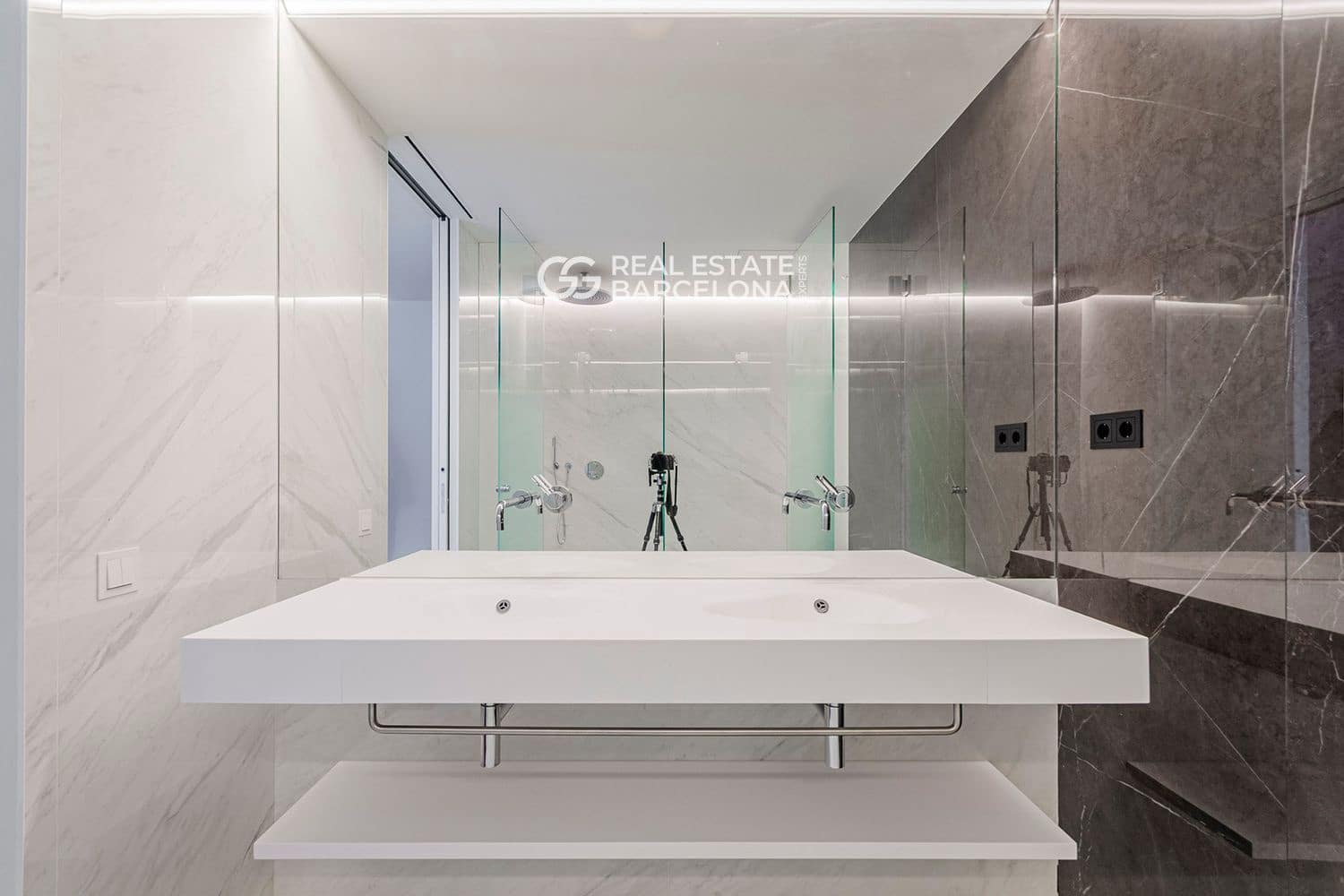 3 bedroom Flat for sale in Barcelona city with pool garage - € 3,450,000 (Ref: 9482356)