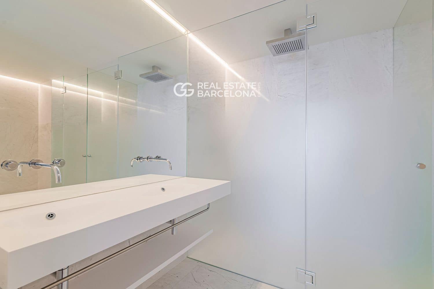 3 bedroom Flat for sale in Barcelona city with pool garage - € 3,450,000 (Ref: 9482356)